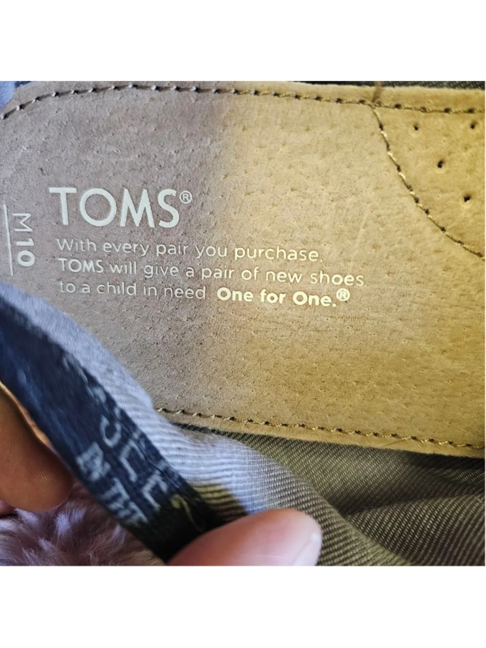 TOMS Classic Canvas Slip On Shoes Mens Size 10 Black Print Be The Change NWOT